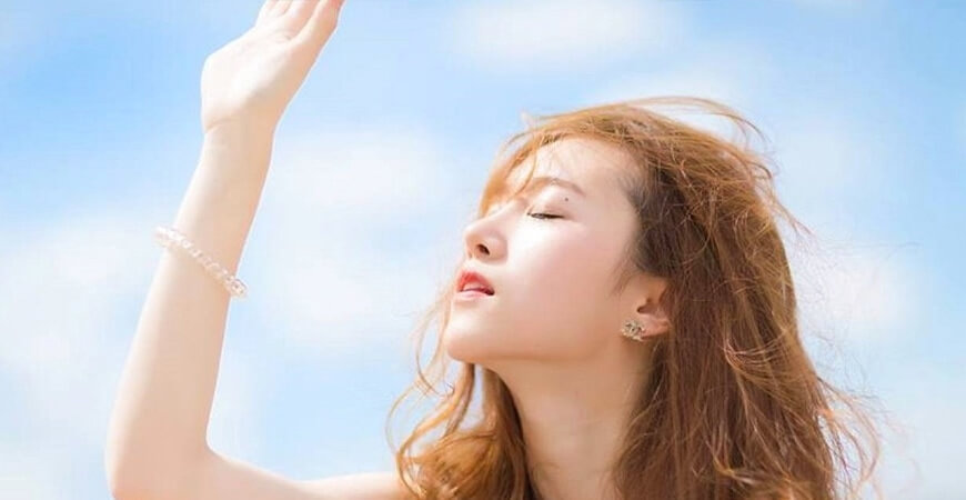Dùng kem chống nắng hàng ngày sẽ tránh được tác động của tia UV có hại cho da